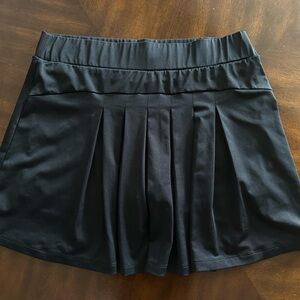 Size medium J crew skort.  Shorts under, pleated backside